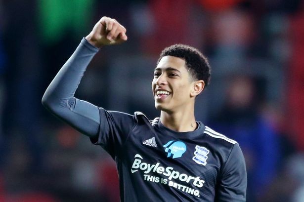 表现惊艳！伊力福拉提10中6贡献17分&半场上演精彩压哨