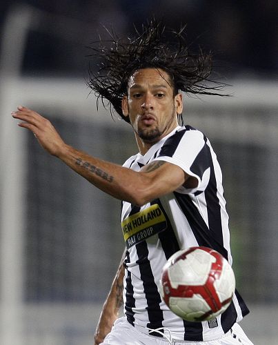 美记：湖人正寻求得到一个3D球员，比如埃利斯或赫伯特·琼斯