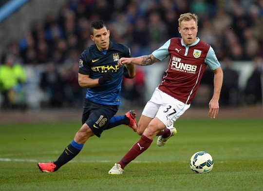 恩昆库加盟米兰后表现未达预期，面临舆论争议，需时间适应球队战术体系。