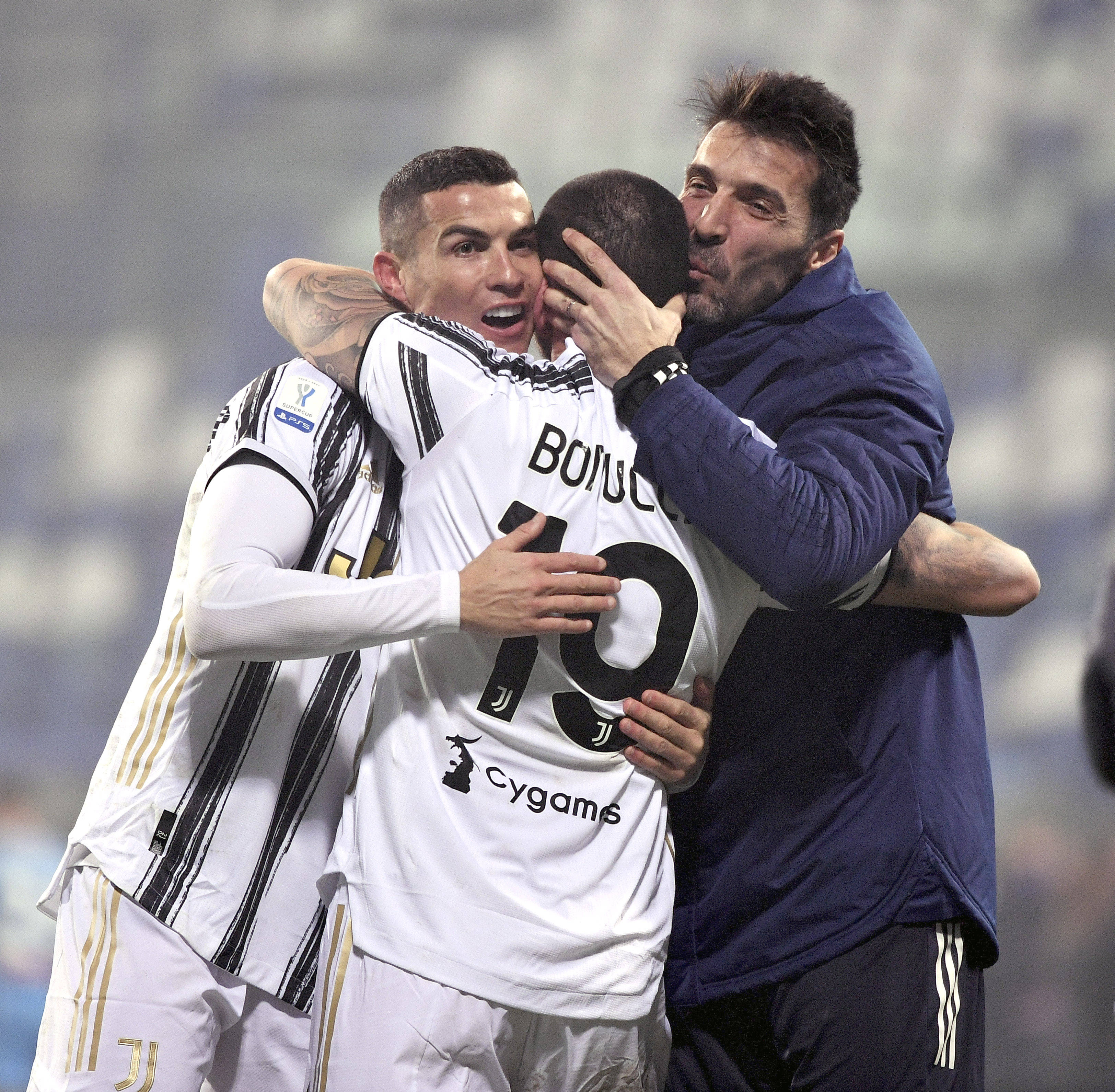 足球中超多名老将宣布退役，时代落幕