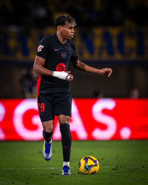 成都1-2河南赛中，阿奇姆彭遭看台球迷竖中指+骂黑鬼