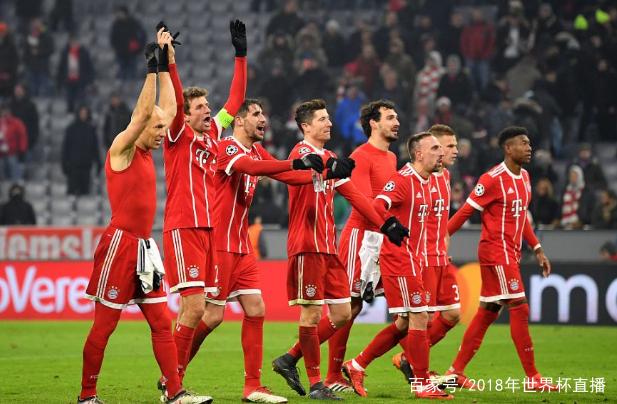 尤文图斯因弗拉霍维奇伤势和薪资问题，被迫考虑续约，但转会市场无明显替代人选，形势艰难。